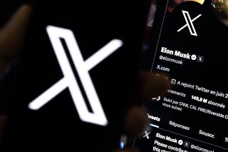 M. Musk a répondu que l'entreprise "s'orientait vers un petit paiement mensuel pour l'utilisation du système X". (EPA/ETIENNE LAURENT)